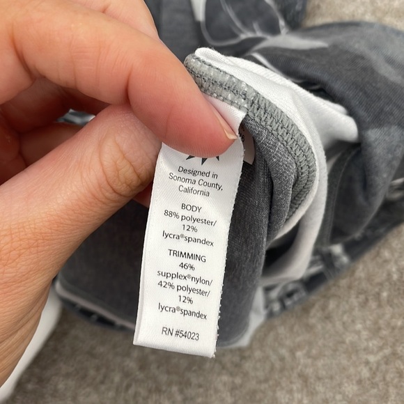 Athleta Grey and White Floral Leggings - Picture 10 of 14